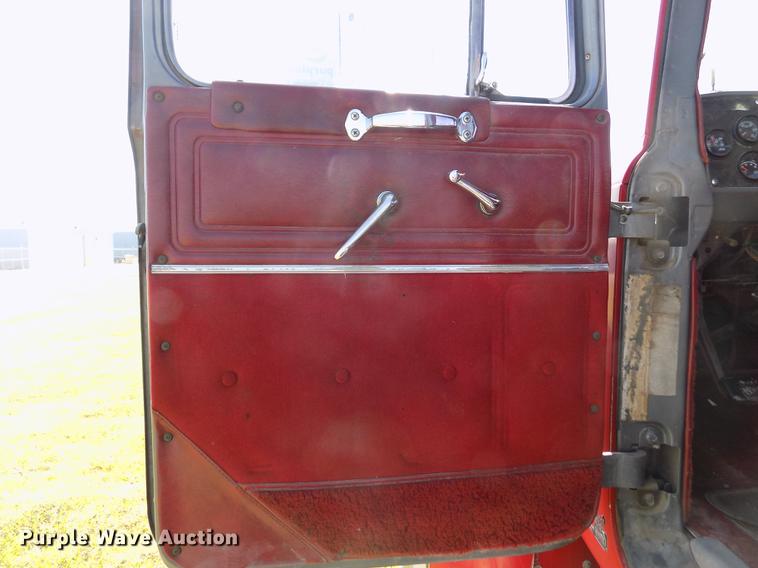 image for item DD5766 1986 Mack Econodyne R688ST semi truck