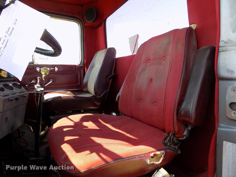 image for item DD5766 1986 Mack Econodyne R688ST semi truck