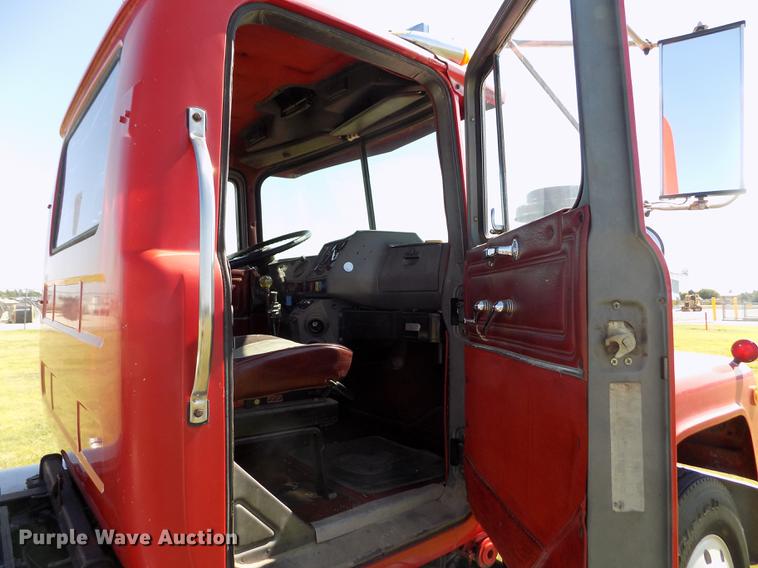 image for item DD5766 1986 Mack Econodyne R688ST semi truck
