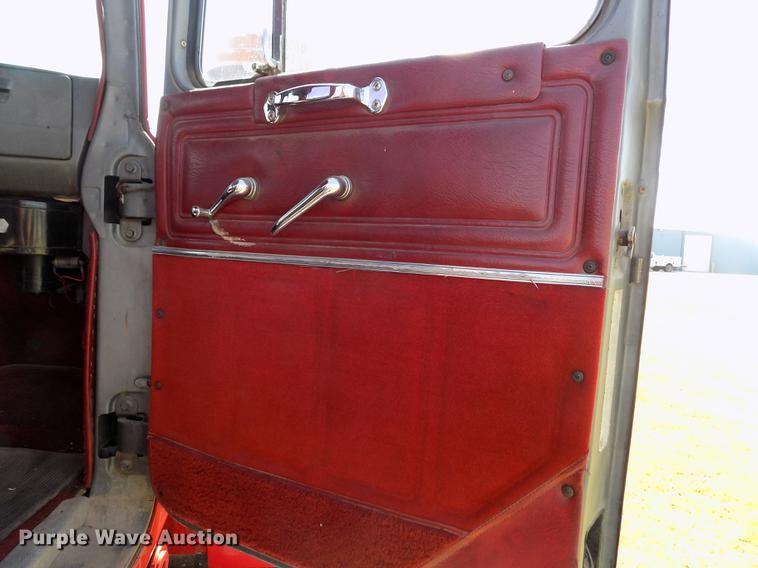 image for item DD5766 1986 Mack Econodyne R688ST semi truck