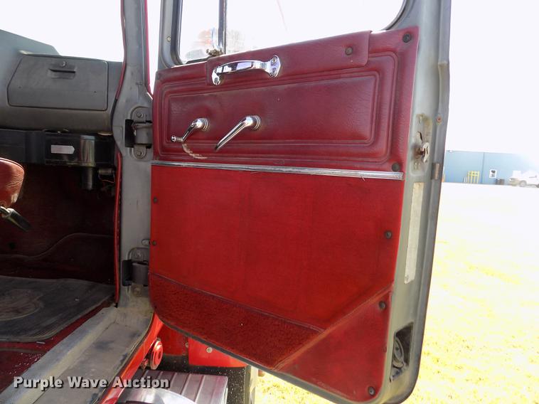 image for item DD5766 1986 Mack Econodyne R688ST semi truck