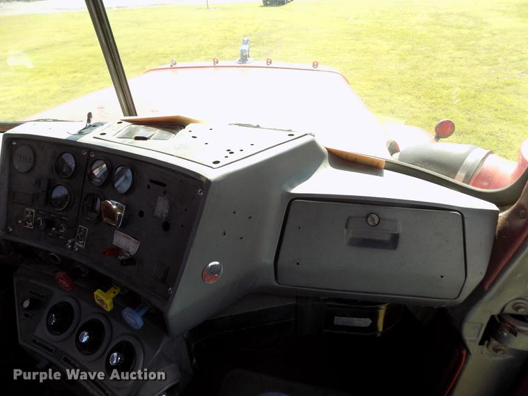 image for item DD5766 1986 Mack Econodyne R688ST semi truck