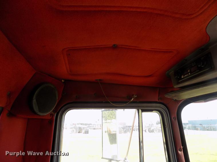 image for item DD5766 1986 Mack Econodyne R688ST semi truck