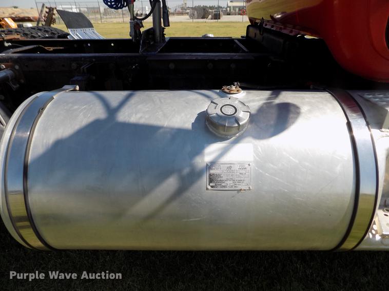 image for item DD5766 1986 Mack Econodyne R688ST semi truck