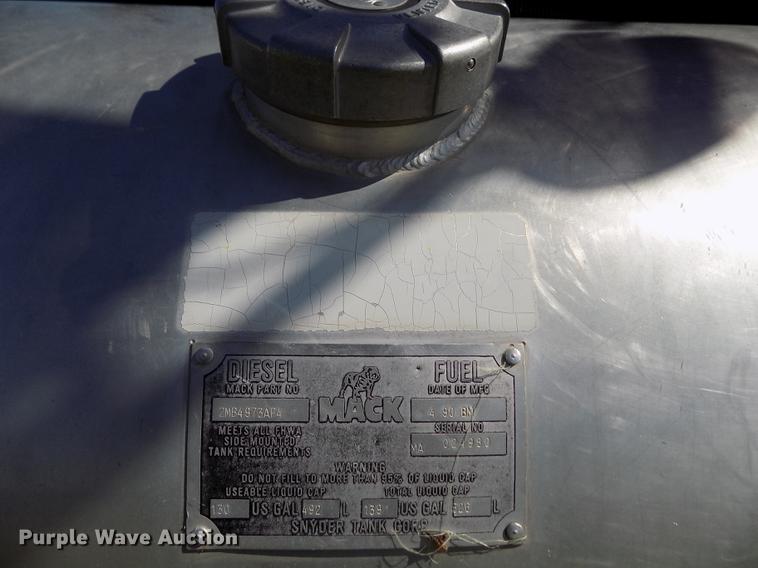 image for item DD5766 1986 Mack Econodyne R688ST semi truck