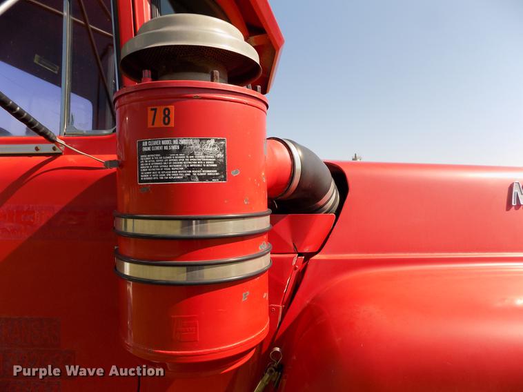 image for item DD5766 1986 Mack Econodyne R688ST semi truck