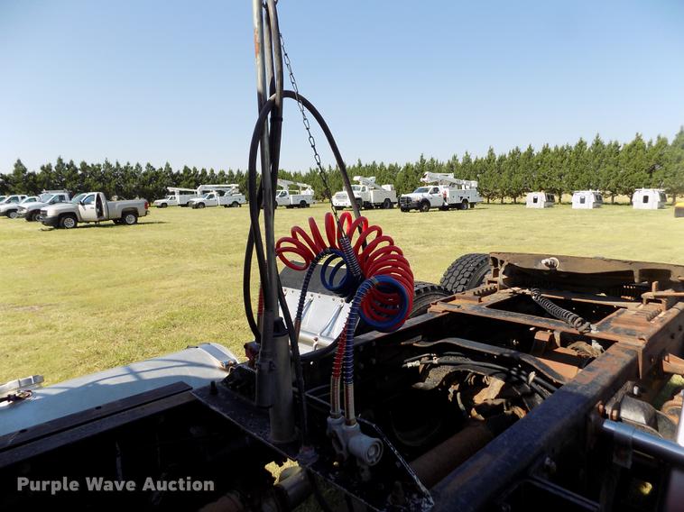 image for item DD5766 1986 Mack Econodyne R688ST semi truck