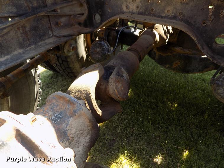 image for item DD5766 1986 Mack Econodyne R688ST semi truck