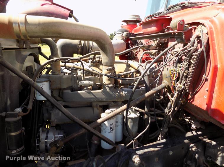 image for item DD5766 1986 Mack Econodyne R688ST semi truck