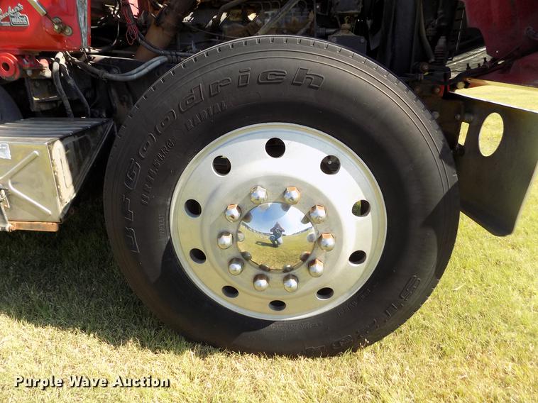 image for item DD5766 1986 Mack Econodyne R688ST semi truck