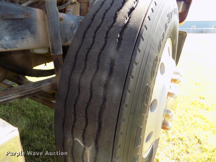 image for item DD5766 1986 Mack Econodyne R688ST semi truck