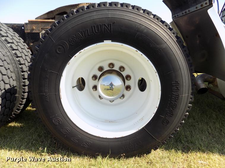 image for item DD5766 1986 Mack Econodyne R688ST semi truck