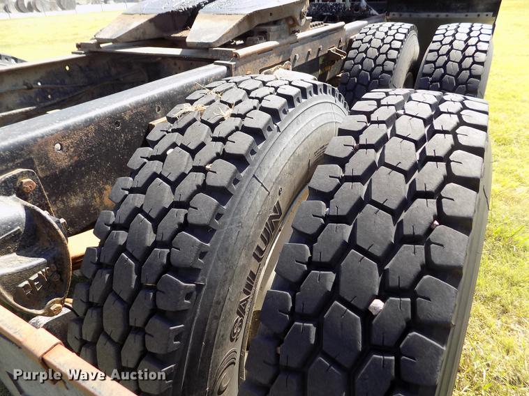 image for item DD5766 1986 Mack Econodyne R688ST semi truck