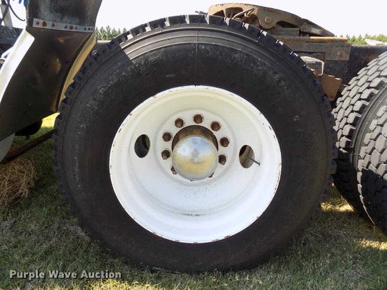 image for item DD5766 1986 Mack Econodyne R688ST semi truck