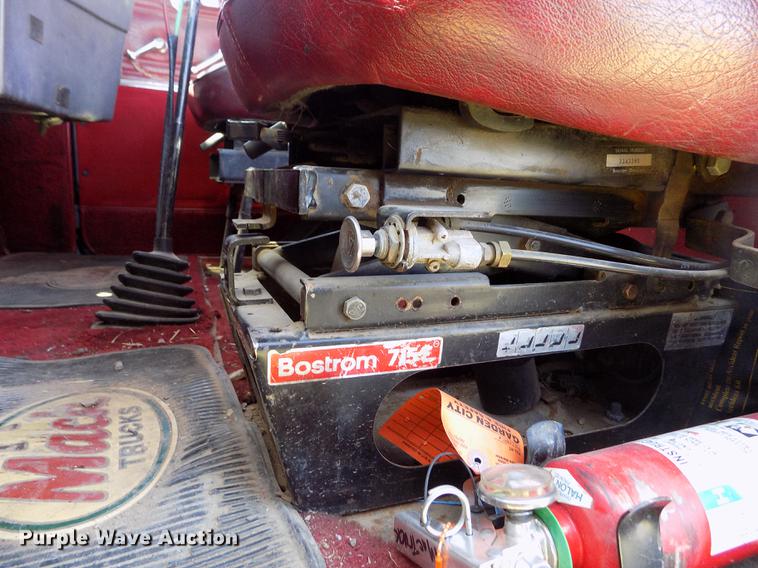 image for item DD5766 1986 Mack Econodyne R688ST semi truck