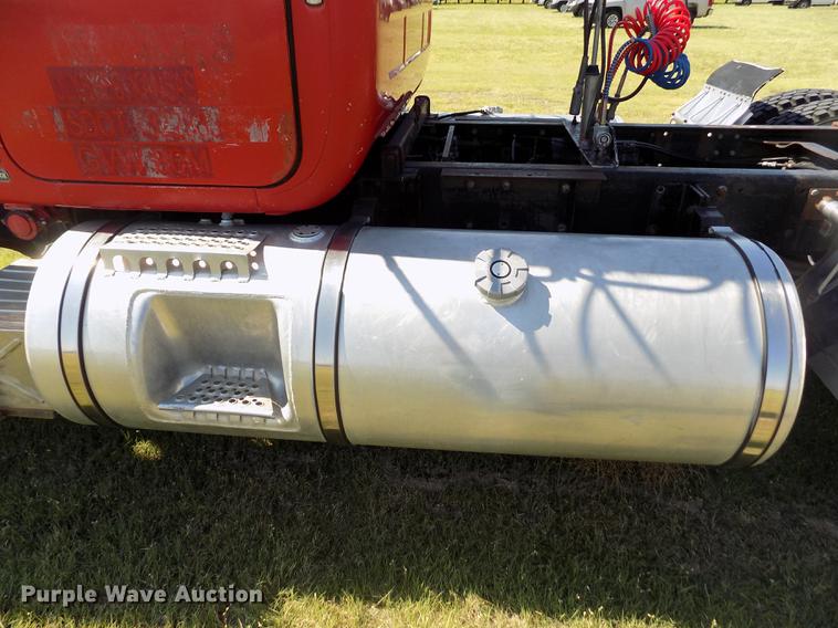 image for item DD5766 1986 Mack Econodyne R688ST semi truck