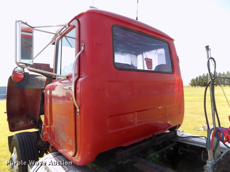 image for item DD5766 1986 Mack Econodyne R688ST semi truck