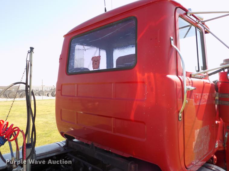 image for item DD5766 1986 Mack Econodyne R688ST semi truck