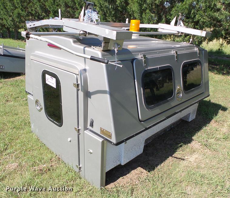 FX fiberglass topper in Ulysses, KS Item DD5775 sold Purple Wave