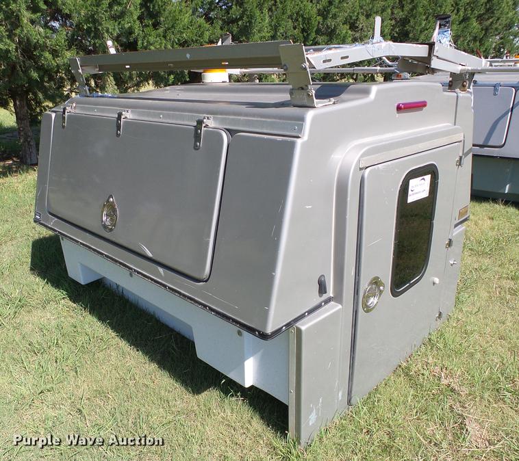 FX fiberglass topper in Ulysses, KS Item DD5775 sold Purple Wave