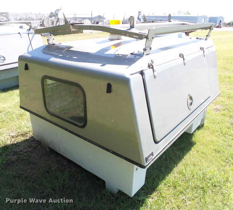 FX fiberglass topper in Ulysses, KS Item DD5775 sold Purple Wave