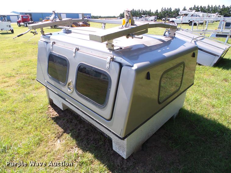 FX fiberglass topper in Ulysses, KS Item DD5775 sold Purple Wave