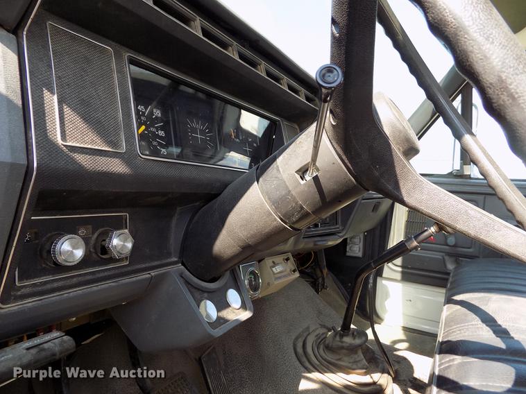 image for item DD5784 1994 Ford F700 bucket truck