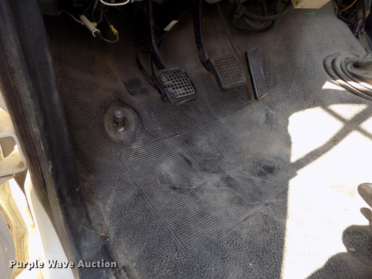 image for item DD5784 1994 Ford F700 bucket truck