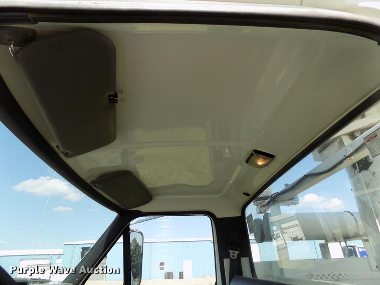 image for item DD5784 1994 Ford F700 bucket truck