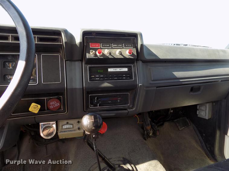 image for item DD5784 1994 Ford F700 bucket truck