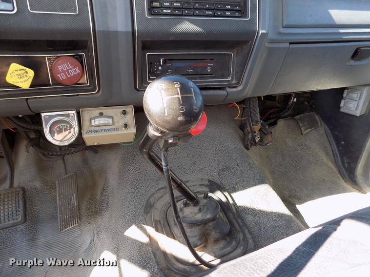 image for item DD5784 1994 Ford F700 bucket truck