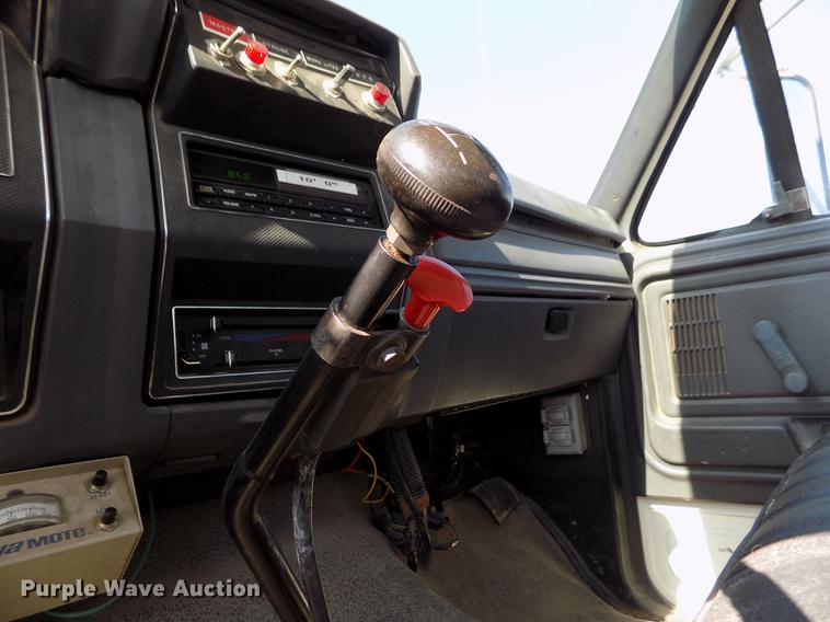 image for item DD5784 1994 Ford F700 bucket truck