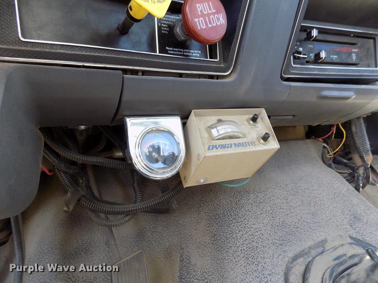 image for item DD5784 1994 Ford F700 bucket truck