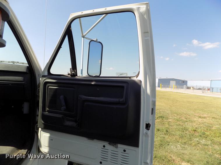 image for item DD5784 1994 Ford F700 bucket truck