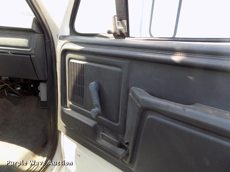 image for item DD5784 1994 Ford F700 bucket truck