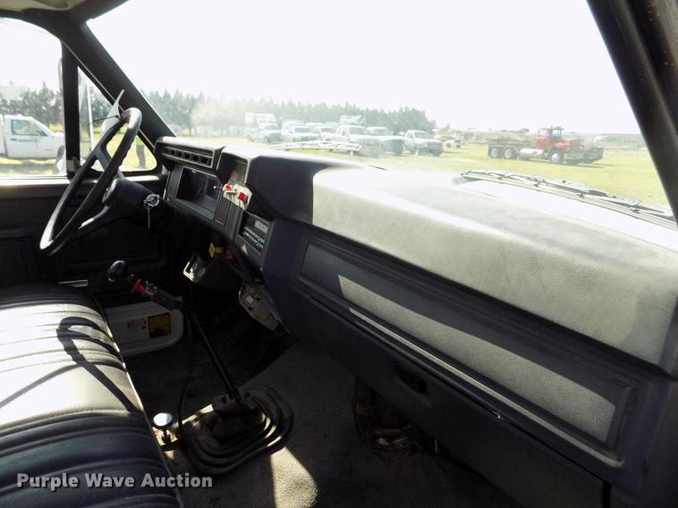 image for item DD5784 1994 Ford F700 bucket truck