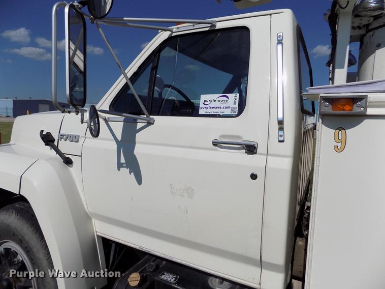 image for item DD5784 1994 Ford F700 bucket truck