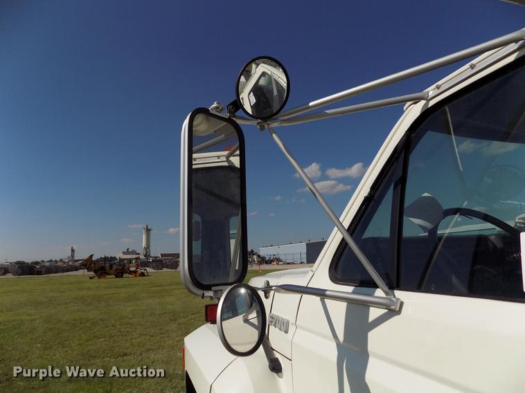 image for item DD5784 1994 Ford F700 bucket truck