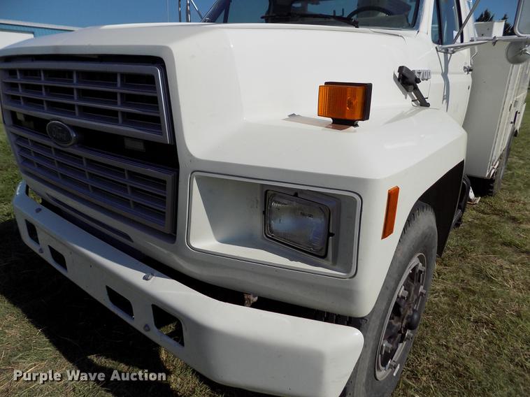 image for item DD5784 1994 Ford F700 bucket truck