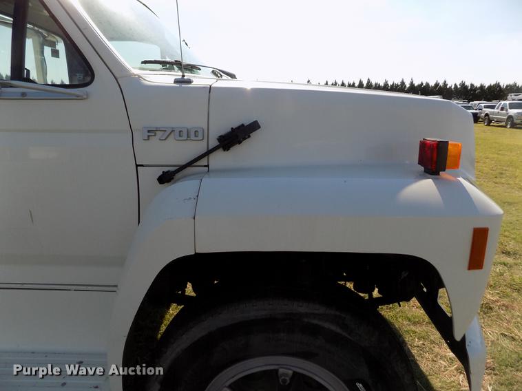 image for item DD5784 1994 Ford F700 bucket truck