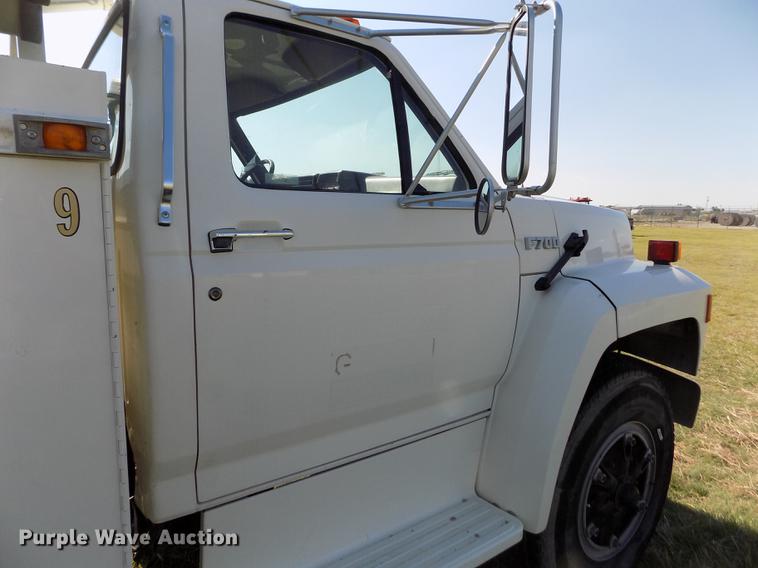 image for item DD5784 1994 Ford F700 bucket truck