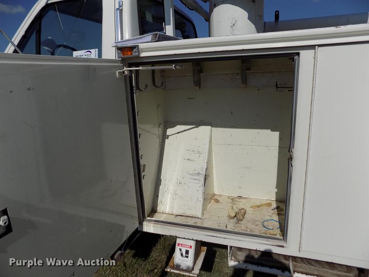 image for item DD5784 1994 Ford F700 bucket truck