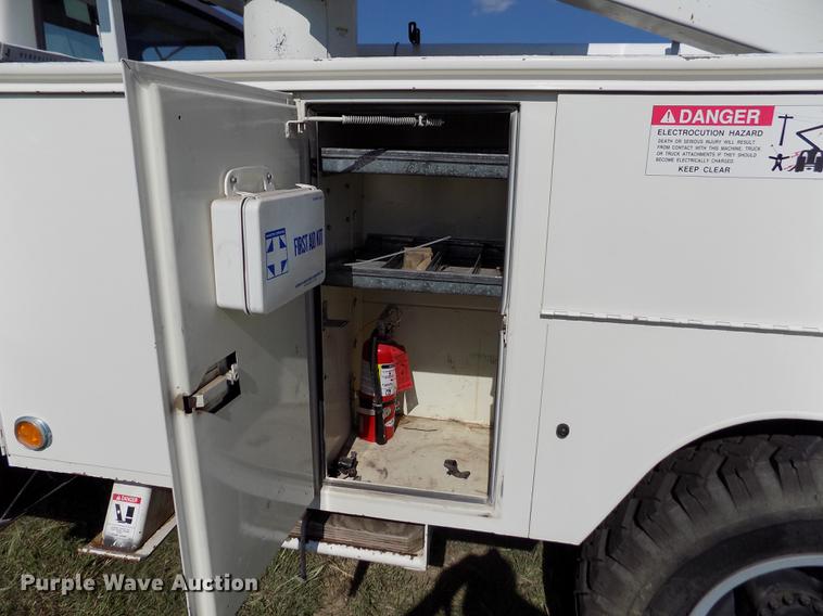 image for item DD5784 1994 Ford F700 bucket truck