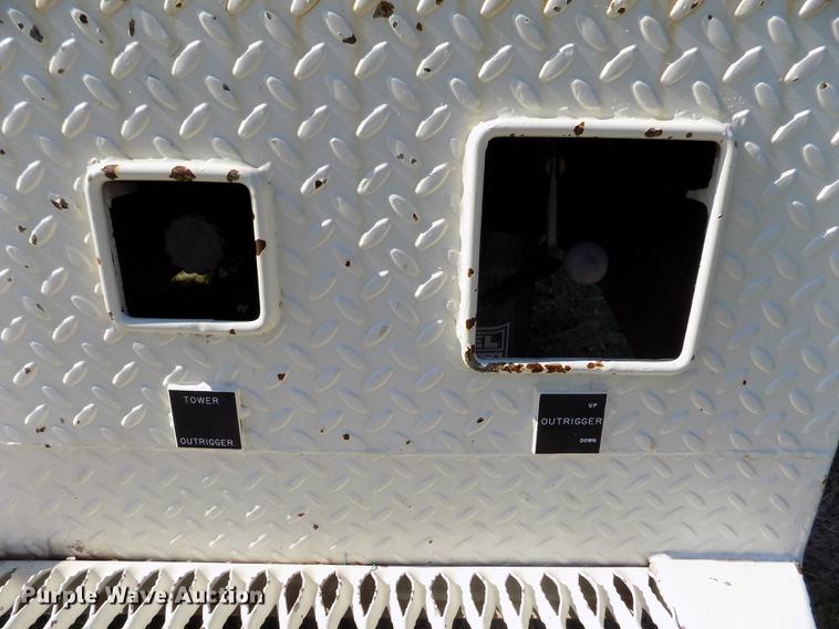 image for item DD5784 1994 Ford F700 bucket truck