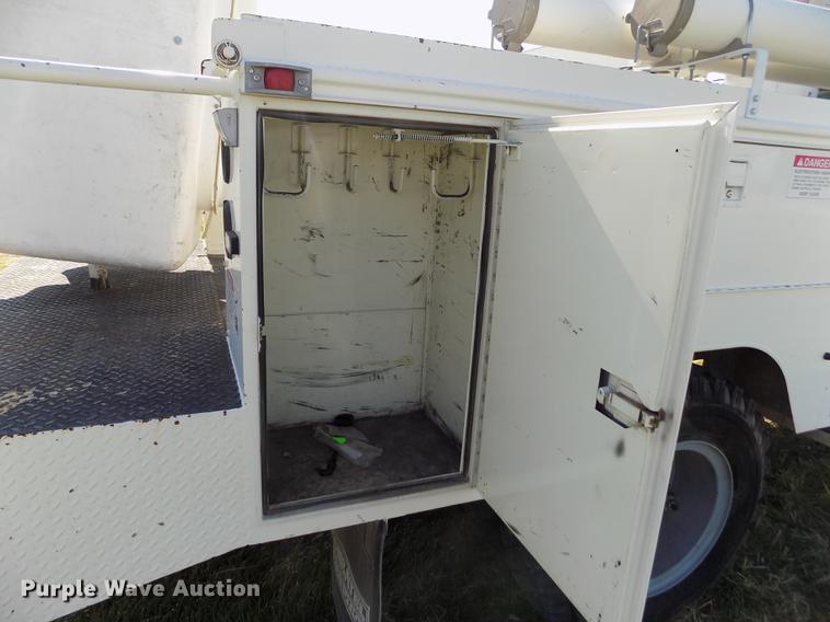 image for item DD5784 1994 Ford F700 bucket truck