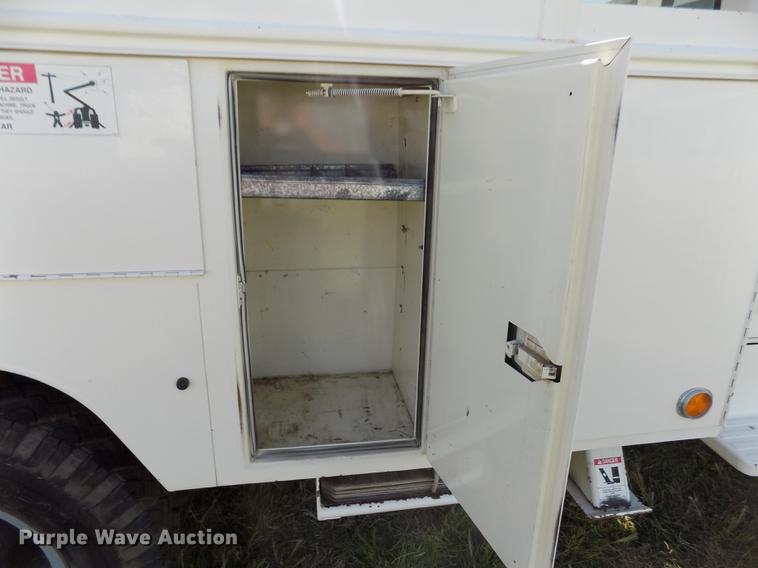 image for item DD5784 1994 Ford F700 bucket truck