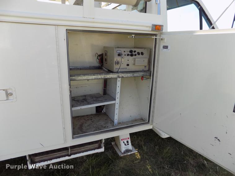 image for item DD5784 1994 Ford F700 bucket truck