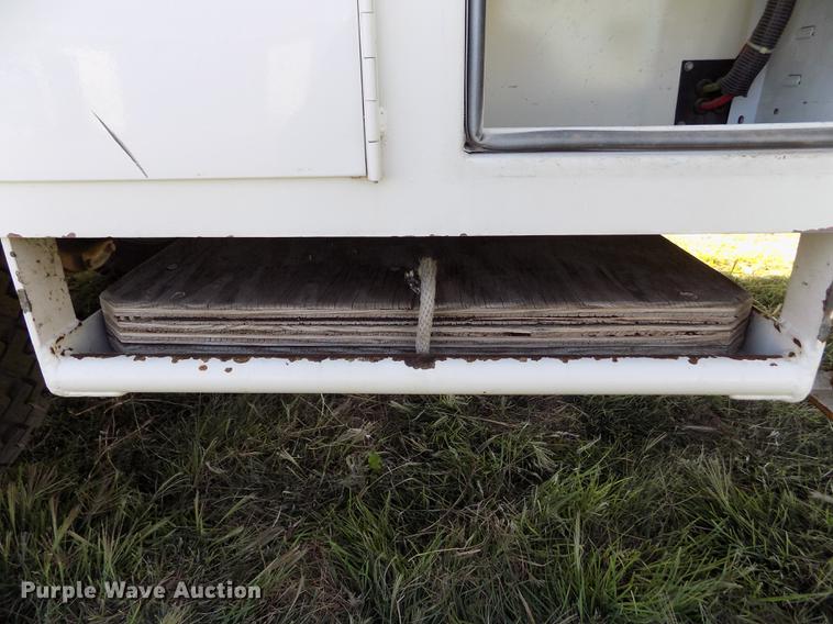 image for item DD5784 1994 Ford F700 bucket truck