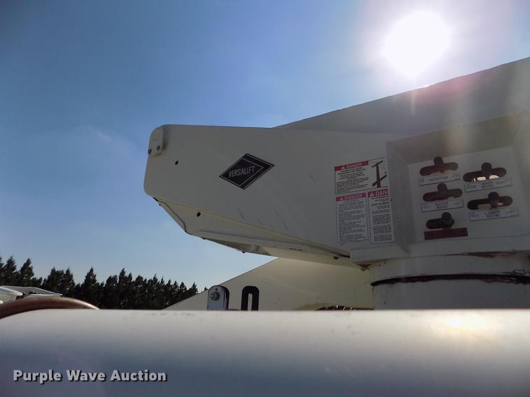 image for item DD5784 1994 Ford F700 bucket truck