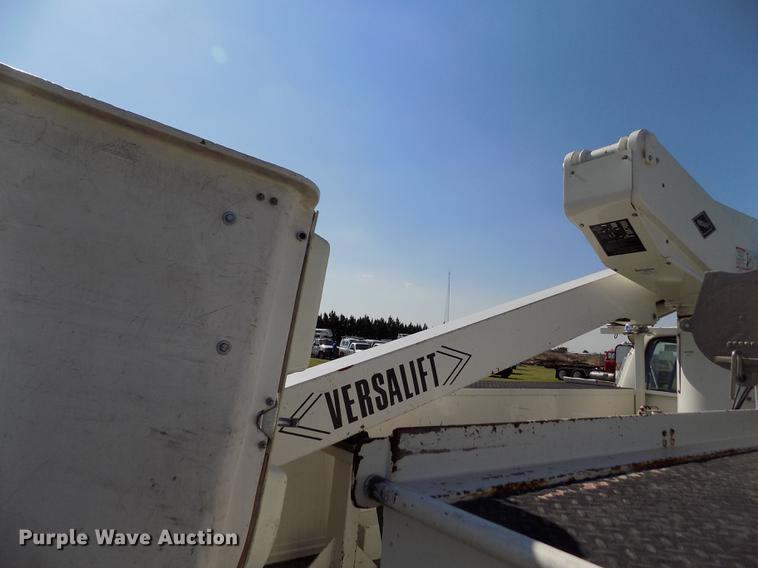 image for item DD5784 1994 Ford F700 bucket truck